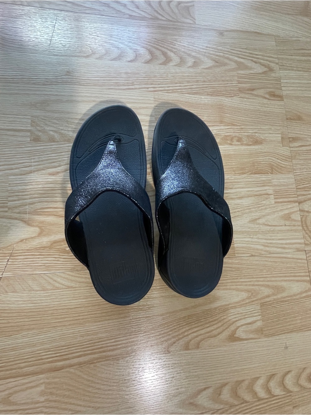 Used FitFlop Black Women's Glitter T‑Strap Sandals, size 7